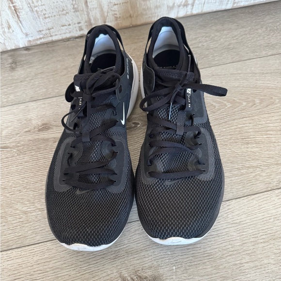 Men’s Nike running shoes - Picture 4 of 6